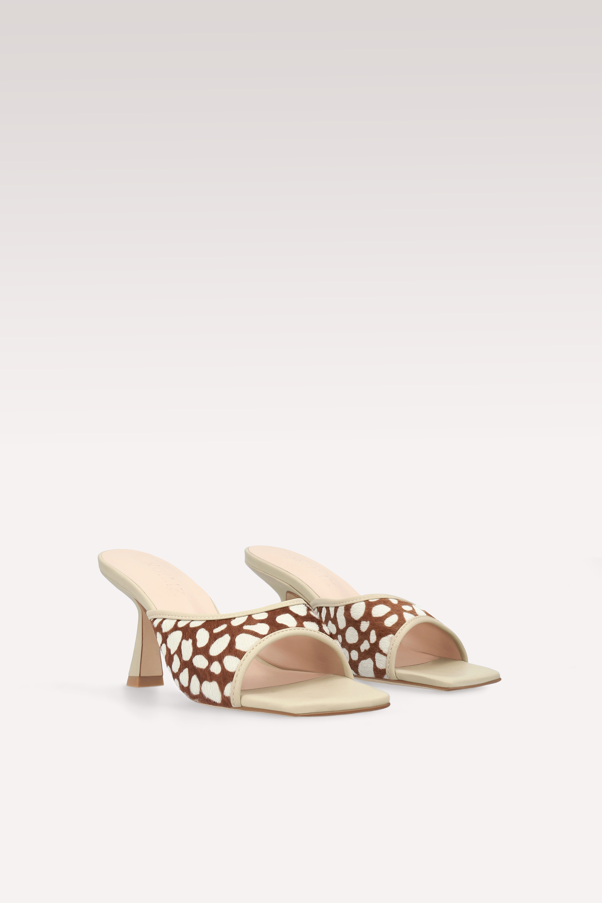 REY CREAM PONY CALF HAIR AND
LEATHER MULES