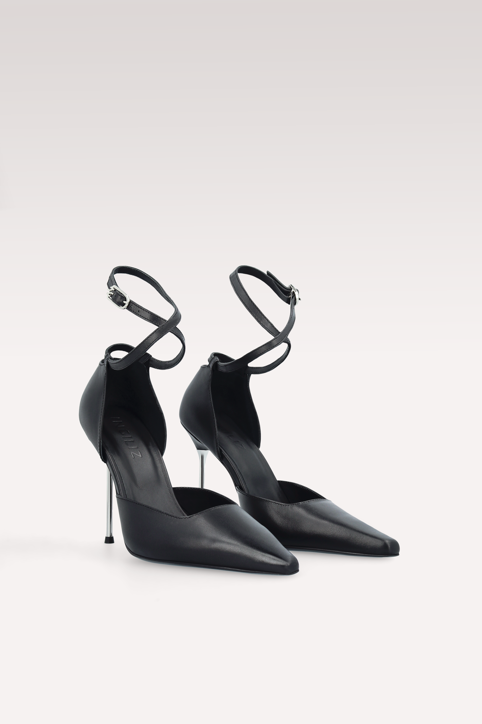 STAR BLACK LEATHER PUMPS