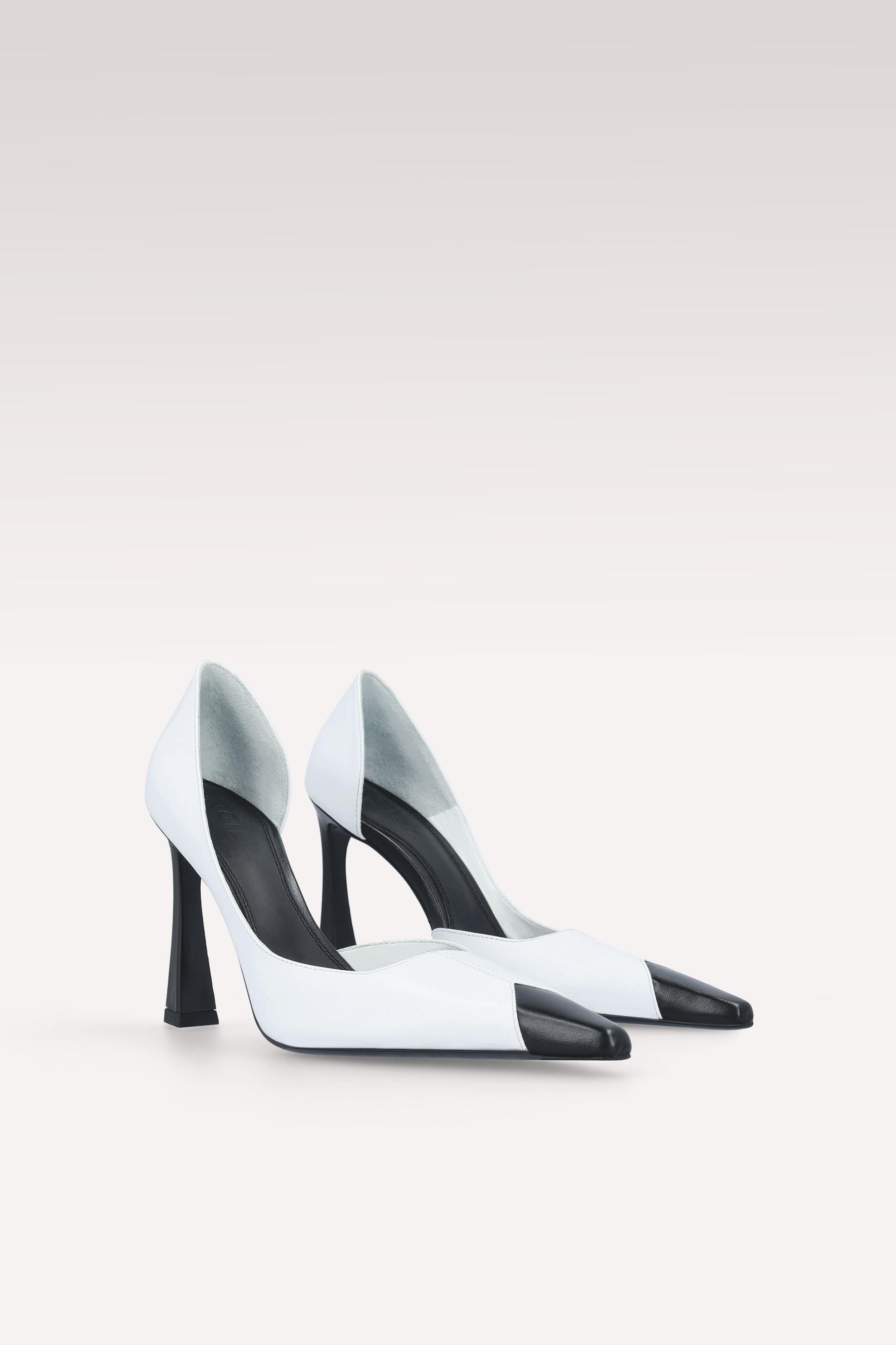 VESPER WHITE AND BLACK PUMPS AND MILLY BLACK NAPPA LEATHER MINI BAG