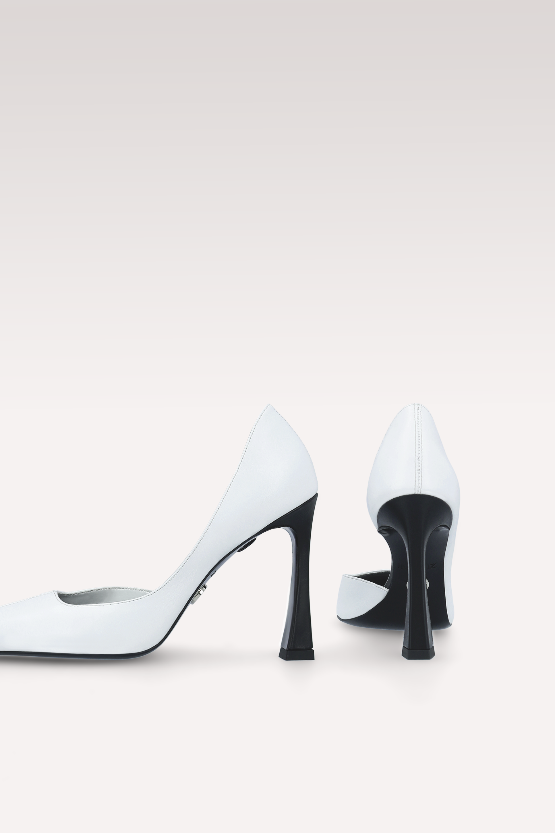 DECOLLETÉ VESPER IN PELLE BIANCA E NERA