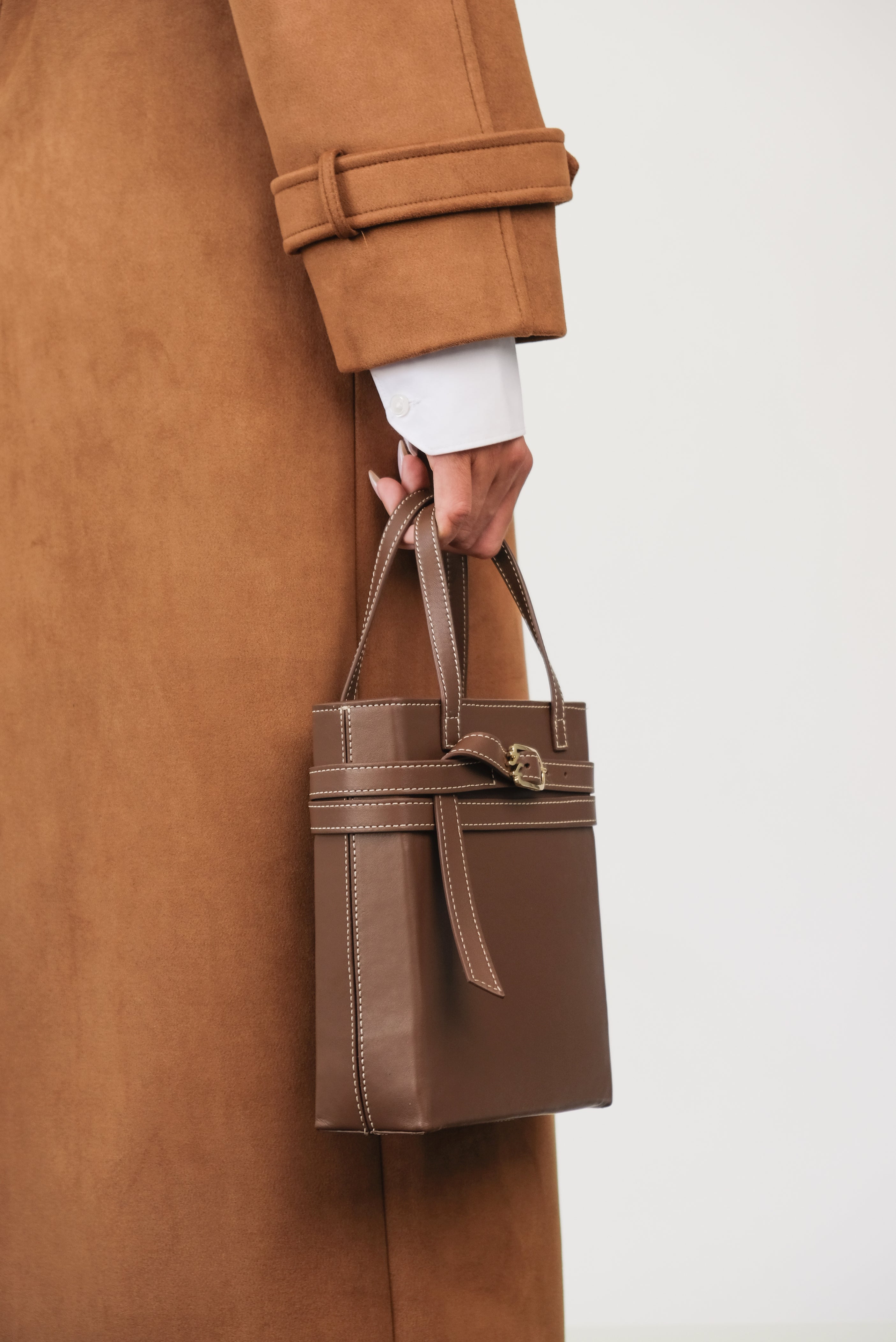 BORSA A TRACOLLA CARRIE IN PELLE NAPPA CASTAGNO