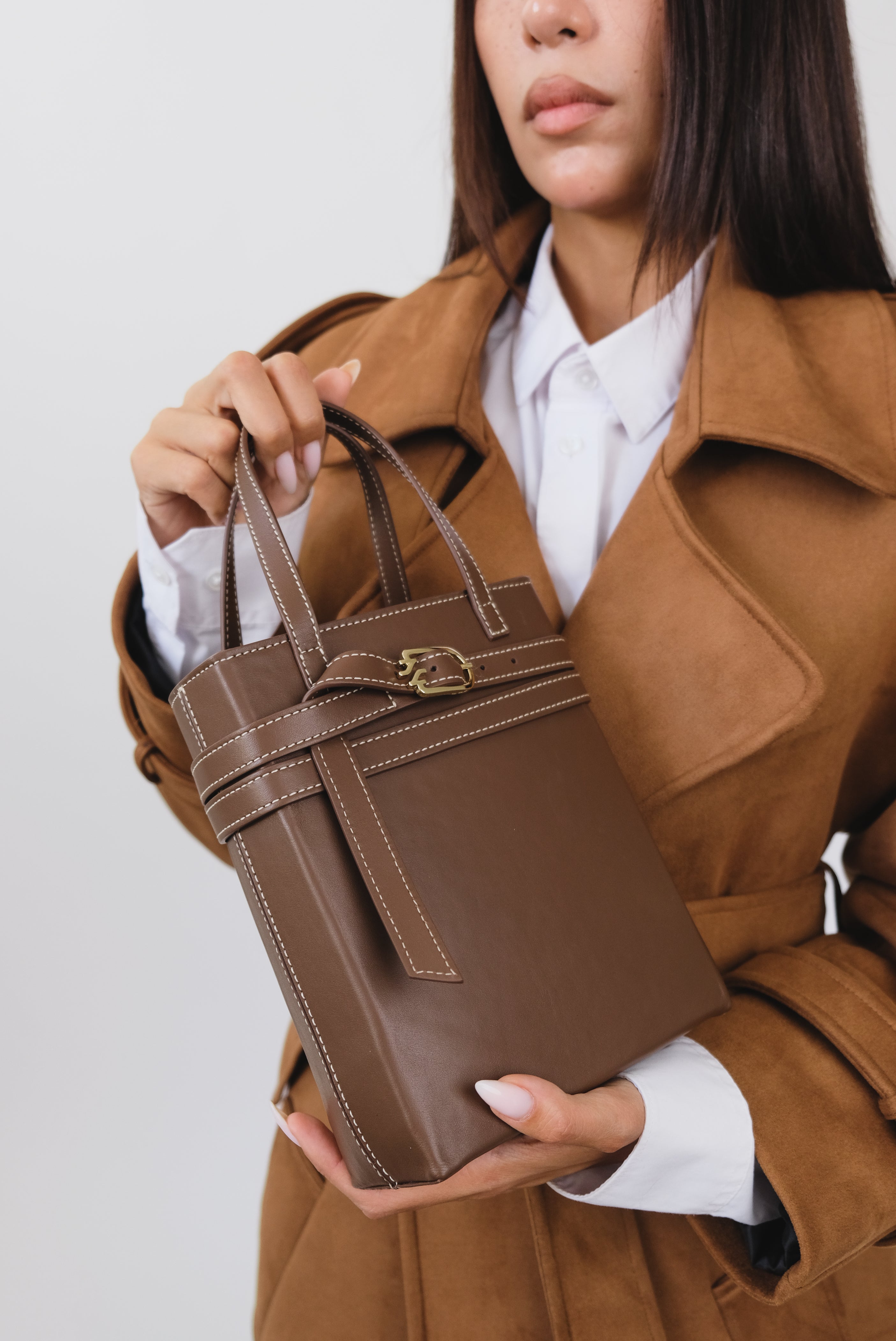 BORSA A TRACOLLA CARRIE IN PELLE NAPPA CASTAGNO