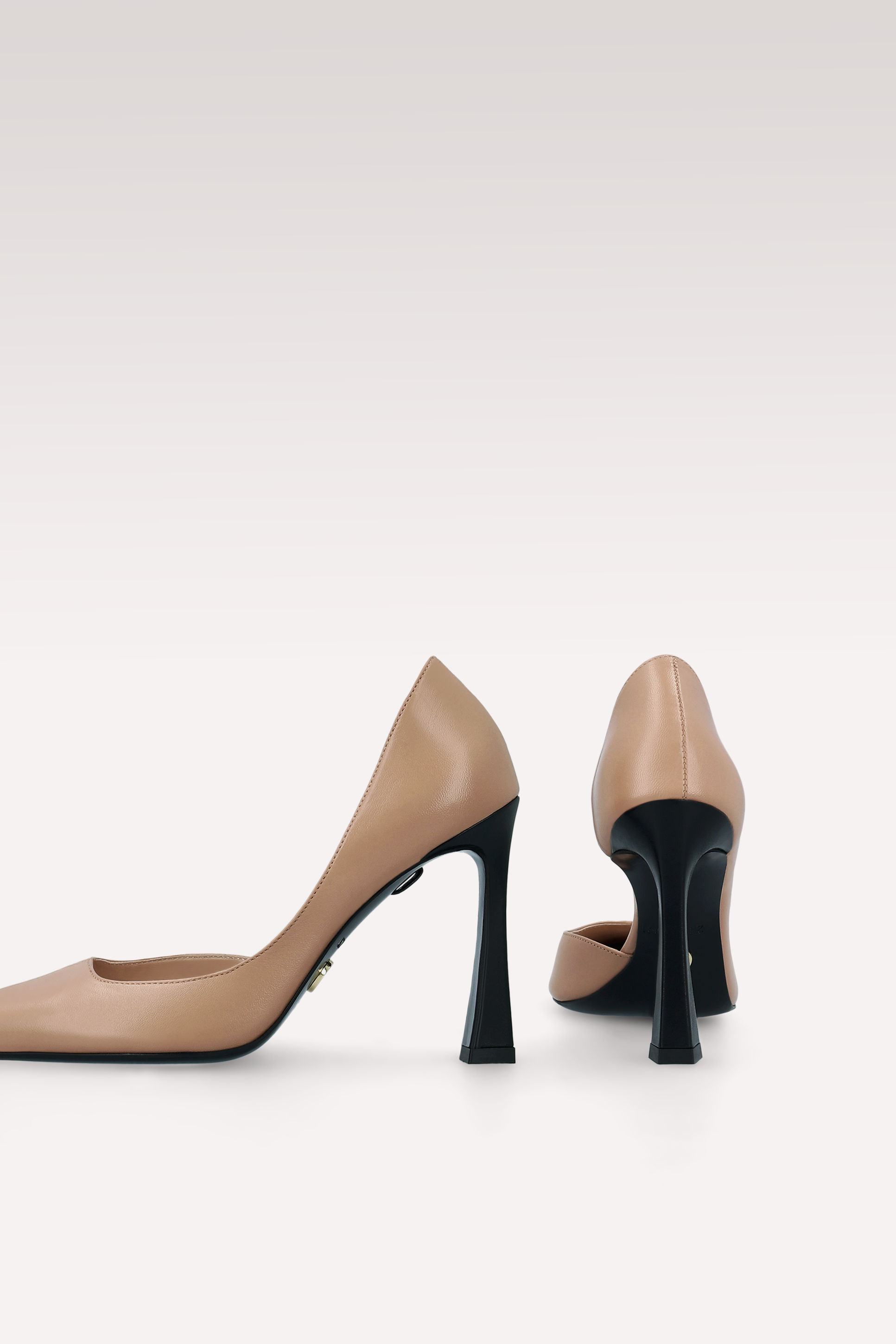 VESPER MOCHA MOUSSE AND BLACK LEATHER PUMPS AND DALIA BLACK SEMI PATENT LEATHER SHOULDER BAG