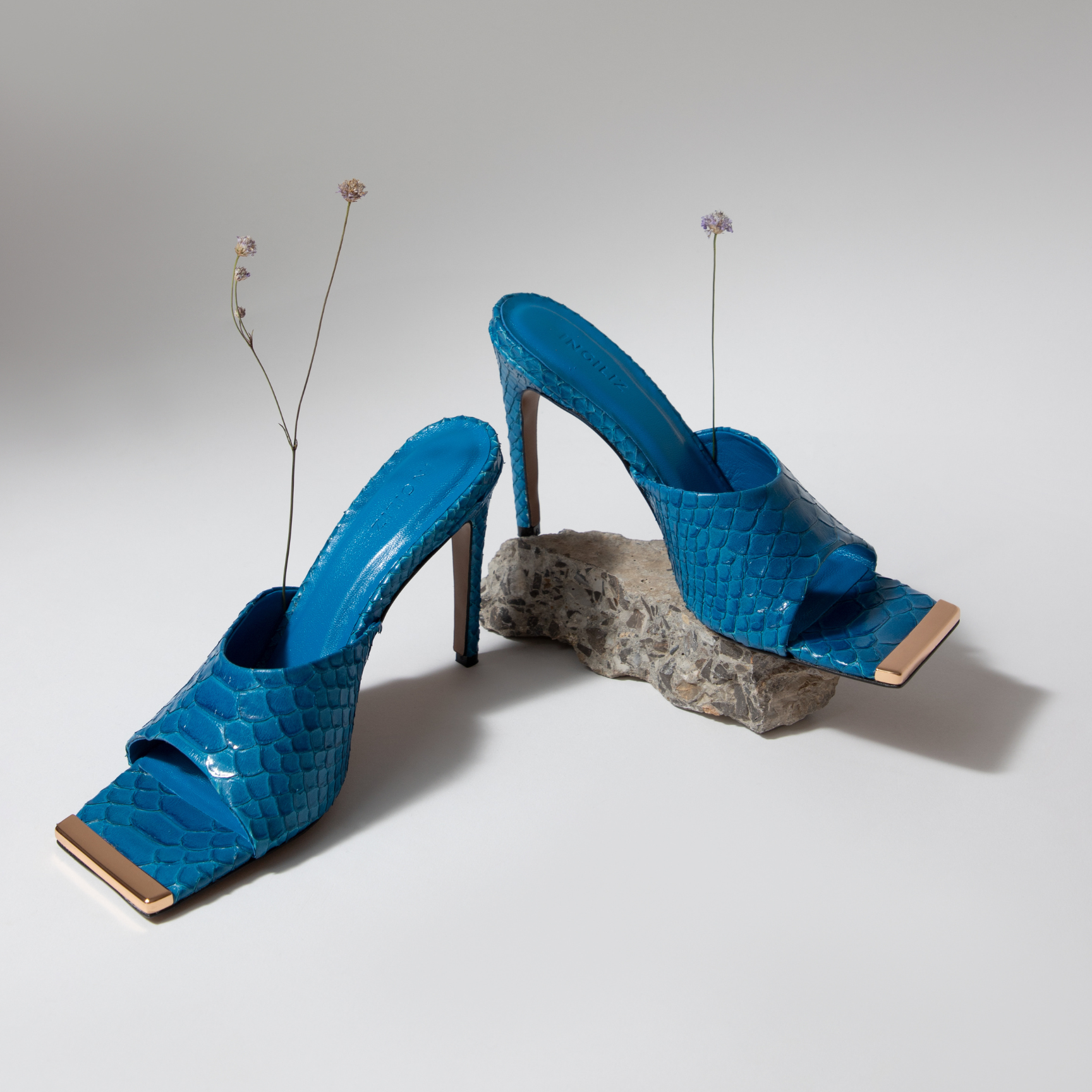 TEXTURED LEATHER MULES KALINA BLUE