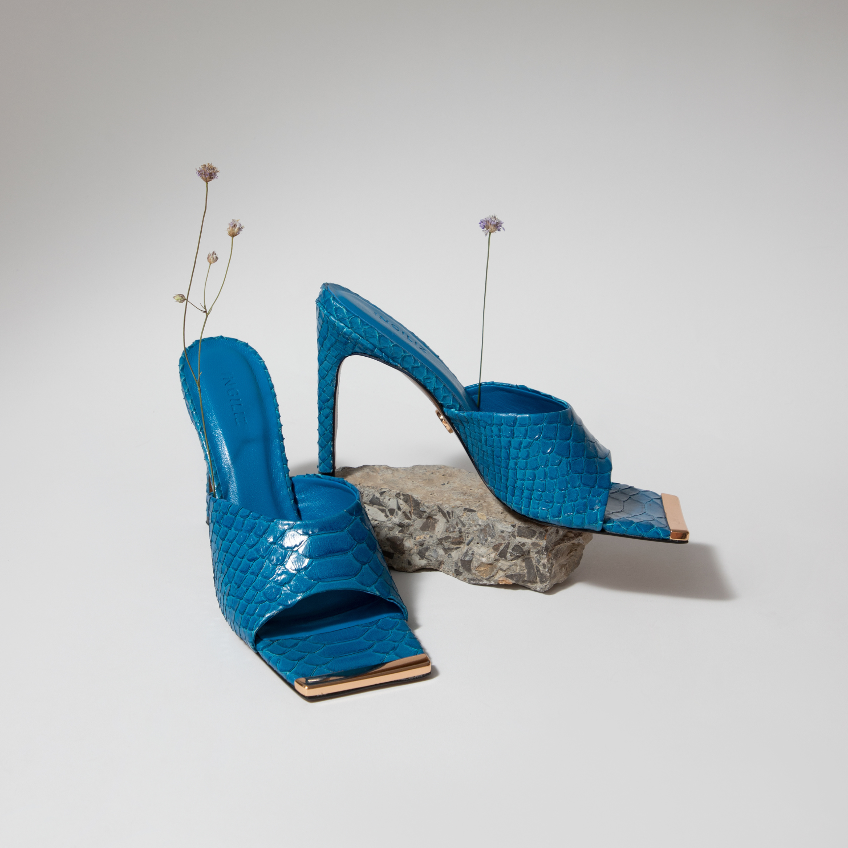 TEXTURED LEATHER MULES KALINA BLUE