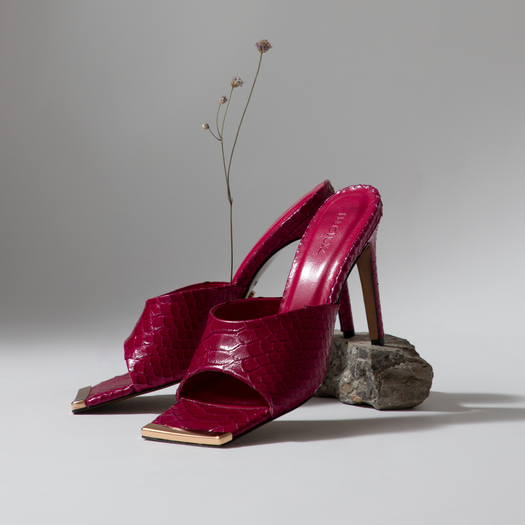 TEXTURED LEATHER MULES KALINA FUXIA