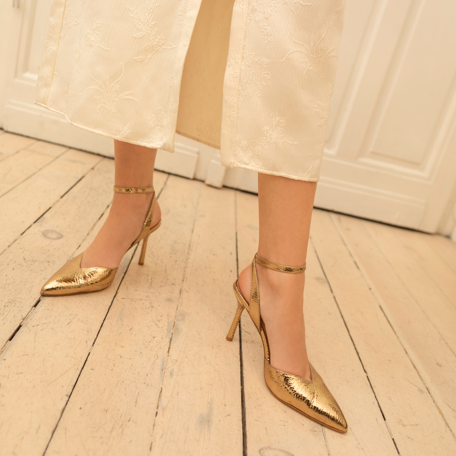 ABA 13 DARK GOLD LEATHER PUMPS